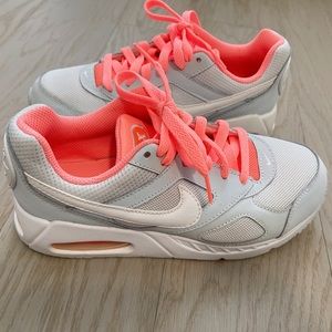 NIKE Kid's Air Max Ivo GS Running Shoes